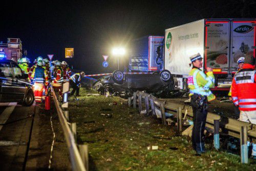 Alle drei Insassen kamen bei dem Unfall, der sich im Verlauf der Verfolgungsjagd ereignete, ums Leben.
