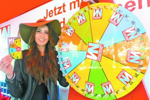Bei der stündlichen Ziehung gibt es jedes Mal sechs Preise zu gewinnen, am Sonntag wird der Hauptpreis verlost!