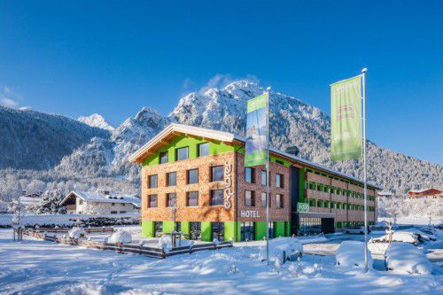 Das Explorer Hotel in St. Johann folgt in Bauweise und Gestaltung dem Partnergebäude in Berchtesgaden.