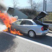 Auto geriet in Vollbrand