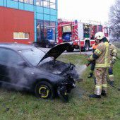 Bei Raserei mit Auto Schilder niedergemäht