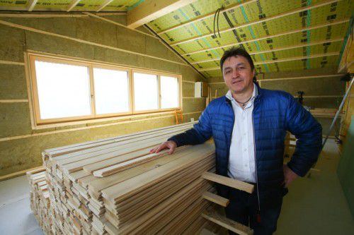 Die Freude über das neue Vereinshaus ist bei Bürgermeister Werner Konzett groß.