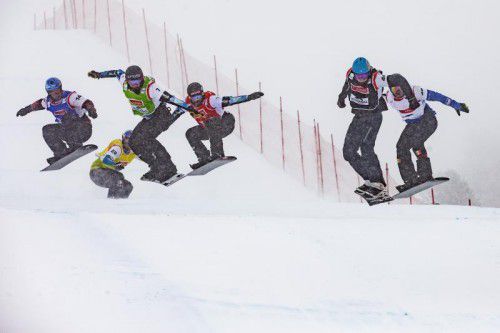 Dramatisch verlief das erste von zwei Finale in Veysonnaz mit den beiden Vorarlbergern Alessandro „Izzi“ Hämmerle (grünes Trikot) und Markus Schairer (rotes Trikot).