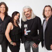 Die Echten und VierMa singen Hard-Chor