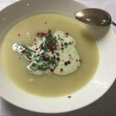 Topinambursuppe mit Spinat