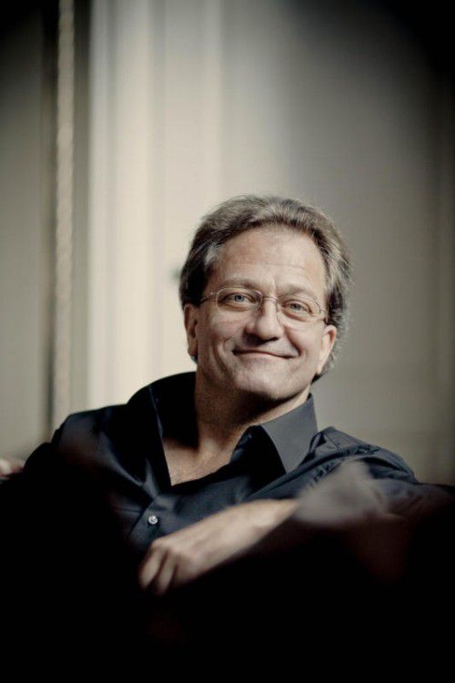 Gérard Korsten leitet am Sonntag zum letzten Mal das SOV als Chefdirigent . SOV