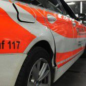Frontal gegen ein Polizeiauto