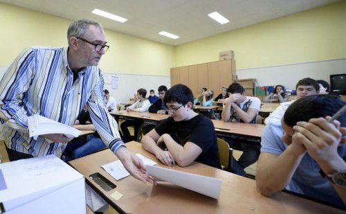 Österreich liegt bei den Bildungsausgaben pro Schüler an der Spitze; auch beim Alter der Pädagogen.  AP