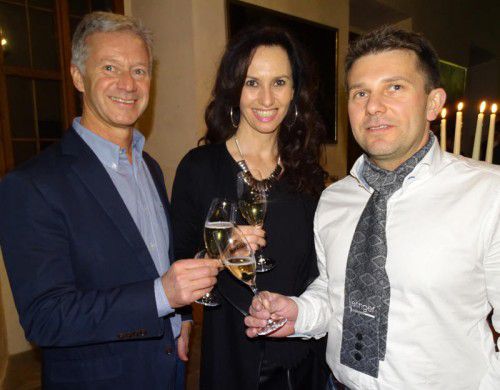 Hatten Grund zum Feiern: Andrew und Annette Nussbaumer (l.) mit Robert Keringer.