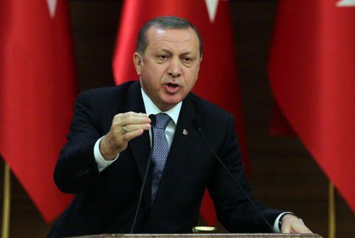 Kritiker werfen Erdogan vor, die Medien zu unterdrücken.
