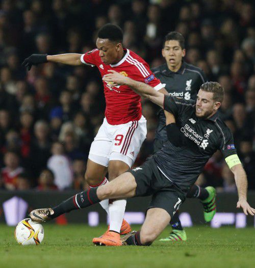 Manchester United mit Martial (l.) biss sich im Europa League-Achtelfinale am FC Liverpool mit Jordan Henderson die Zähne aus.