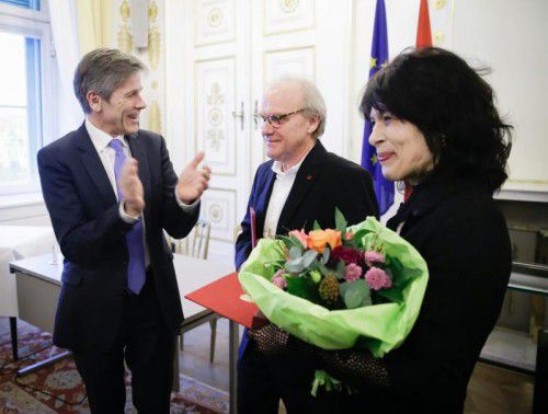 Minister Ostermayer verlieh Monika Helfer und Michael Köhlmeier das Österreichische Ehrenkreuz für Wissenschaft und Kunst I. Klasse.