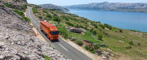 Kein Weg zu weit: Gebrüder-Weiss-Lkw in Kasachstan unterwegs in Richtung China.  Foto: GW