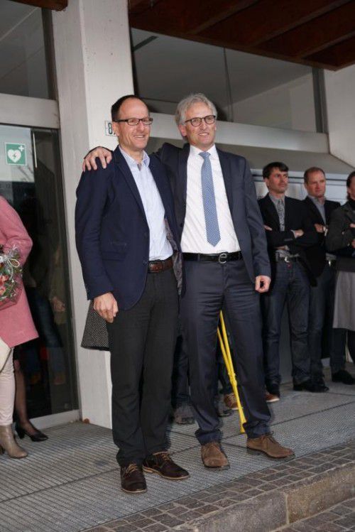 Paul Sutterlüty (r.) nach seiner Wahl am Montagabend mit Vizebürgermeister Karl-Heinz Zündel.