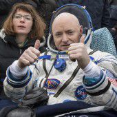 Astronautenduo nach 340 Tagen im All zurück