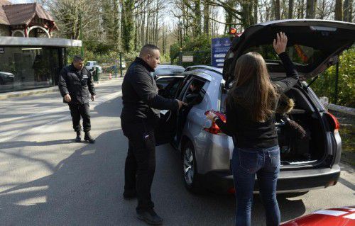 Sicherheitsvorkehrungen rund um das französische Trainingslager in Clairefontaine-en-Yvelines.
