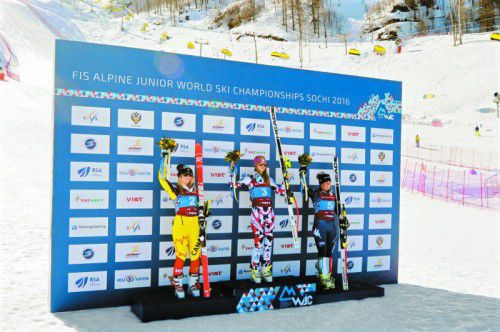 Siegerehrung in Sotschi: Nina Ortlieb (M.) mit Valerie Grenier (l.) und Verena Gasslitter.