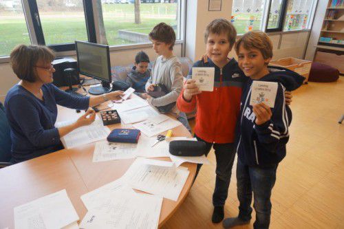 Tierisch ging es beim Lesetag in der Schule Weidach in Bregenz zu. An verschiedenen Stationen und in den Klassen stand das Thema Tiere im Mittelpunkt. Es wurde gelesen, erlesen, vorgelesen und Stempel für den Lesepass gesammelt. Eines der Highlights war die Rätselecke in der Bibliothek.
