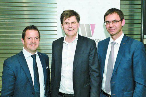 Veranstalter mit Referent: Landeshauptmann Markus Wallner (r.) mit Jürgen Kessler (Wirtschaftsbund) und Hausherr Bernhard Feigl.