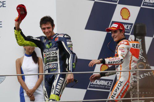 Wer hat in dieser Saison mehr Grund zum Lachen? Valentino Rossi (l.) oder Marc Marquez.