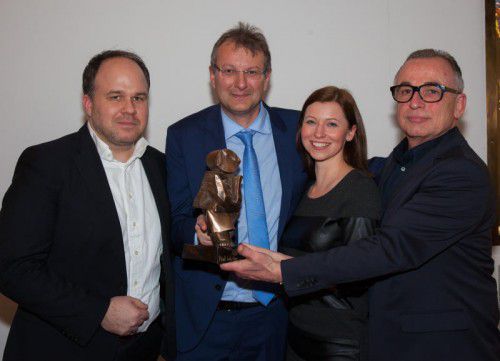 XXXLutz-Marketingleiter Thomas Saliger (2. v. l.) mit VN-CR Gerold Riedmann (l.), Nadja Mauser und Gerard Hann (beide Russmedia).