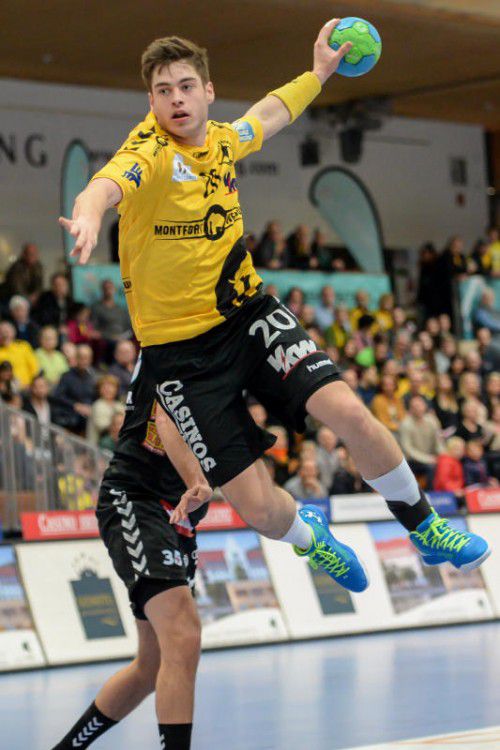 Linkshänder Ante Esegovic muss wegen einer Bänderverletzung am Sprunggelenk im Supercup passen.