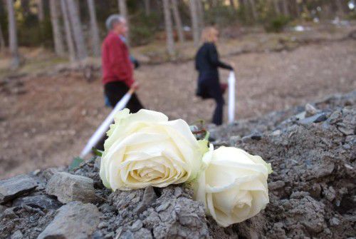 Bereits am Jahrestag des Unglücks, dem 24. März, hatten Angehörige am Absturzort Blumen niedergelegt.