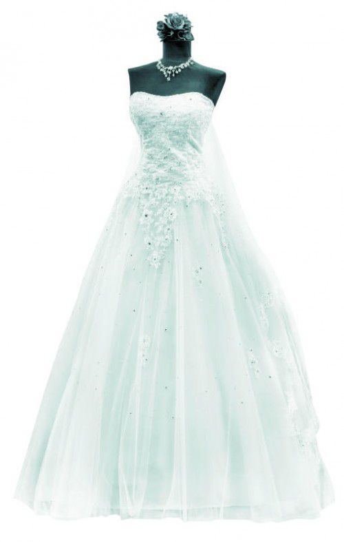 Betrug um Hochzeitskleid brachte Braut vor den Kadi.