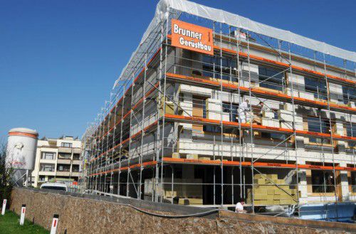 Ort der speziellen Firmen-Kontrolle: die Baustelle für das Pflegeheim Rheindelta in Höchst.