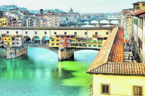 Die berühmte Ponte Veccio mit den hängenden Geschäften.