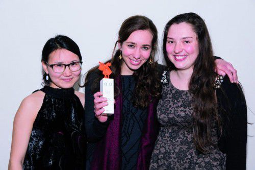 Die Hugo-Gewinnerinnen Badamsuren Gangaabazar, Katharina Lechner und Viviane Hirschi.