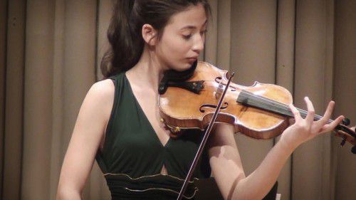 Die junge Violinistin Elisso Gogibedaschwili aus Lustenau gastiert heute zusammen mit der Janácek Philharmonie Ostrau im Dornbirner Kulturhaus.