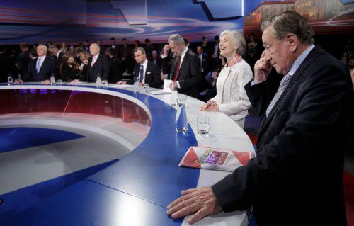 Die Kandidatenrunde im ORF: Lugner (v.r.), Griss, Van der Bellen, Hofer, Khol und Hundstorfer.