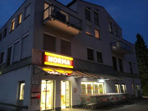 Die Norma-Filiale an der Bregenzerstraße in Lindau wurde von einem bewaffneten Täter überfallen.