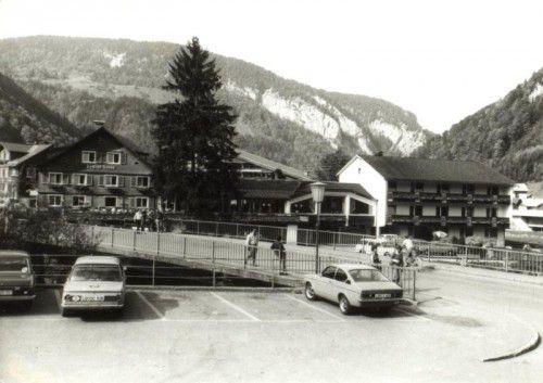 Die Sonne in Mellau wurde mit Ausnahme des vorderen, alten Teils durch ein modernes Gebäude ersetzt.