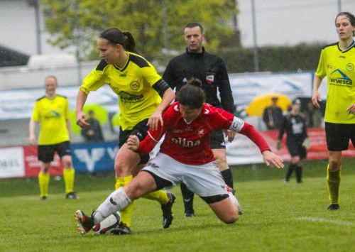 Ein Duell der Kapitäninen Verena Müller (links) und Veronika Dobler.