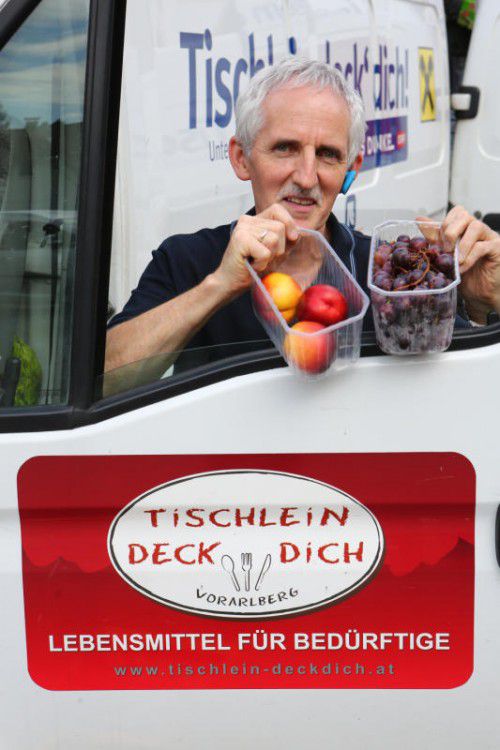 Elmar Stüttler leistet Dienst an den Armen.