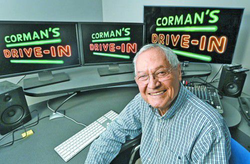 Er ist als Trashmeister bekannt, besitzt einen Ehren-Oscar und ist mit 90 Jahren immer noch am Filmset zu finden.