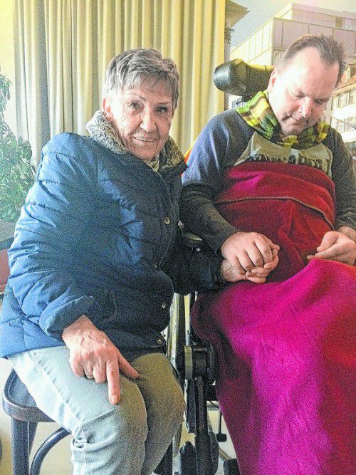 Eva Wachter besucht ihren schwerbehinderten Sohn Andreas jeden Tag im Pflegeheim.
