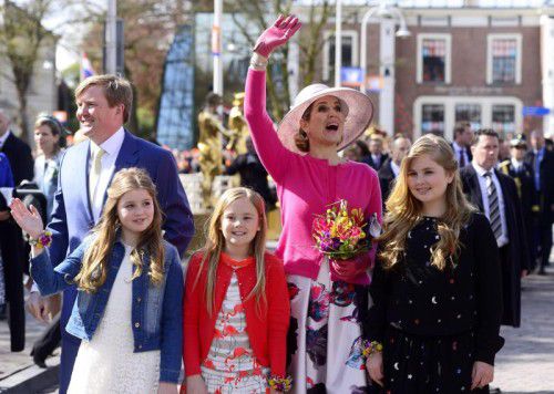 Gut gelaunt begrüßte Königin Máxima gemeinsam mit ihrem Ehemann Willem Alexander und ihren drei Töchtern die Gratulanten.