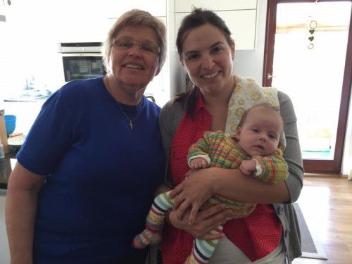Herma Hagspiel mit ihrer Tochter Carina und ihrer Enkelin Emma.