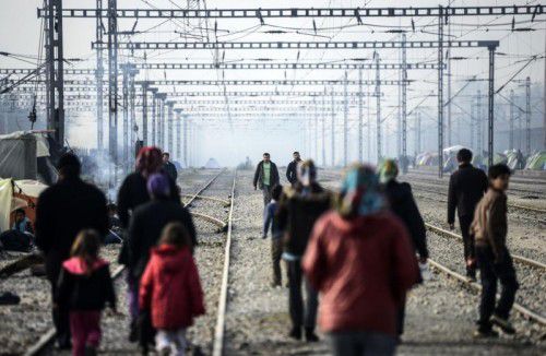 In den griechischen Flüchtlingslagern steigt die Unsicherheit. Vielerorts liegen die Nerven blank.