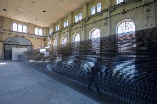 In der historischen Montagehalle des Kunstraums Dornbirn fand Zilvinas Kempinas die perfekten Voraussetzungen für die Präsentation des vom Künstler als Wendepunkt seines Schaffens bezeichneten Werks.
