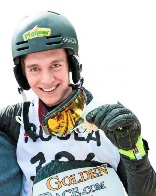 Luca Hämmerle freut sich riesig über die Goldmedaille bei der Junioren-SBX-WM in Rogla.