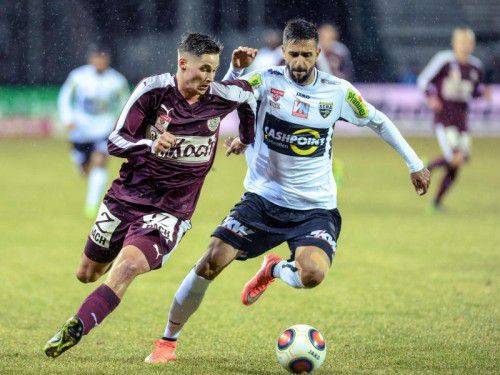 Lucas Galvão da Costa Souza (rechts im Bild mit Mattersburgs Thorsten Röcher) droht das vorzeitige Saisonende.
