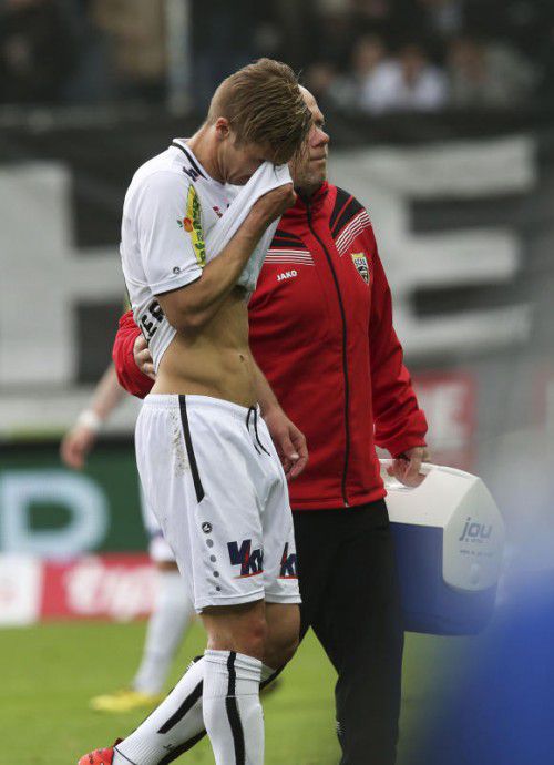 Philipp Netzer mit Masseur Martin Resch.