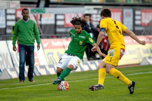Sein Erste-Liga-Debüt feierte der Lustenauer Victor Alves (22), im Bild gegen Kapfenberg-Verteidiger Manfred Gollner.