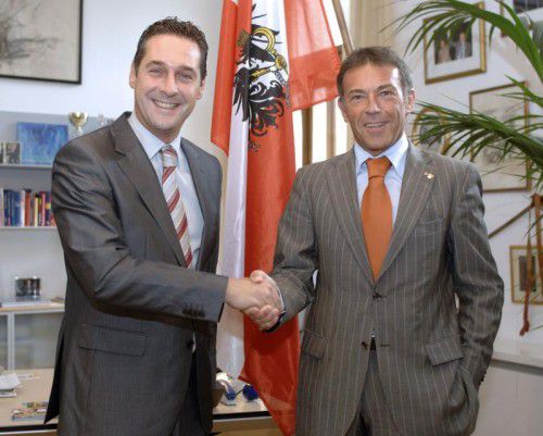 Strache (l.): Die Versöhnung kurz vor Haiders Unfalltod 2008.