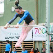 Turner zeigen bei den Schul Olympics auf