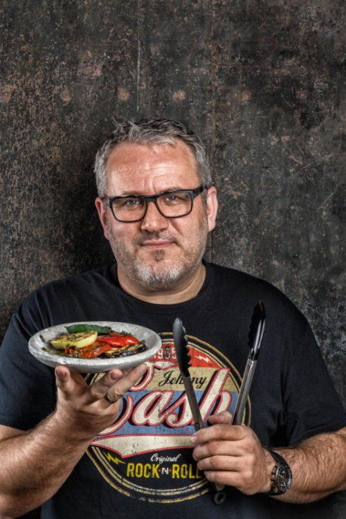 Tom Heinzle hält pro Jahr über 100 Seminare und Kurse zum Thema Grillen: www.tomsgrillwerkstatt.at.